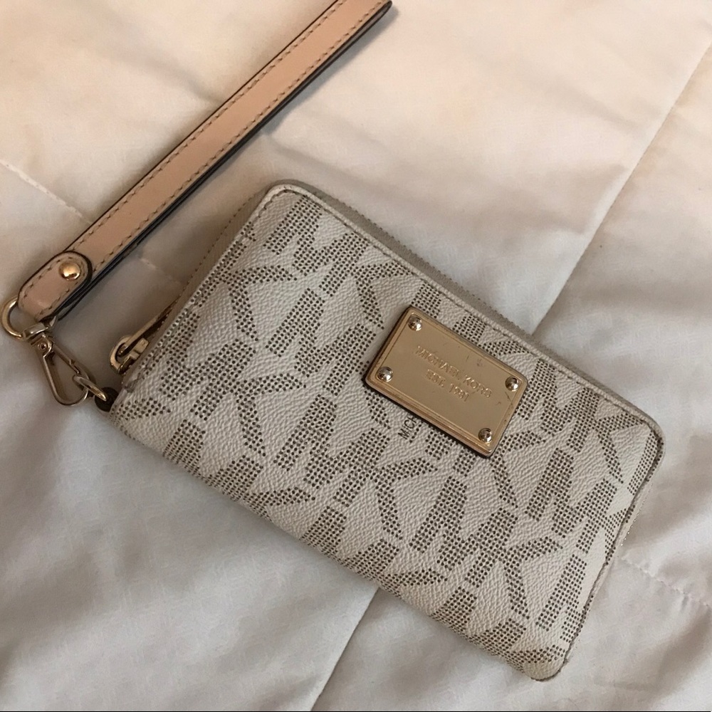 White Michael Kors wallet